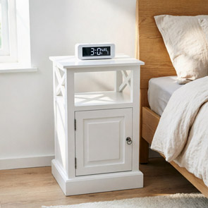 white furniture,white bedside